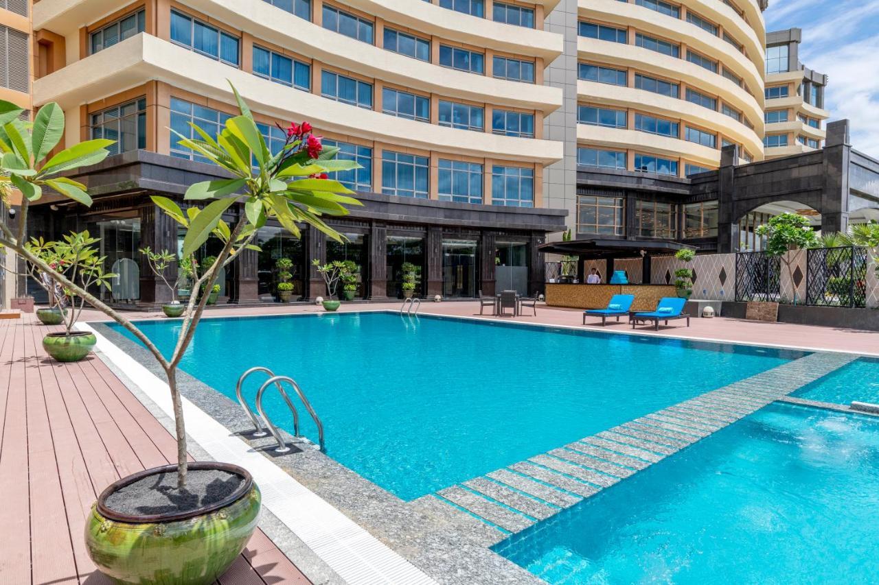 Grand Mercure Yangon Golden Empire Exterior foto